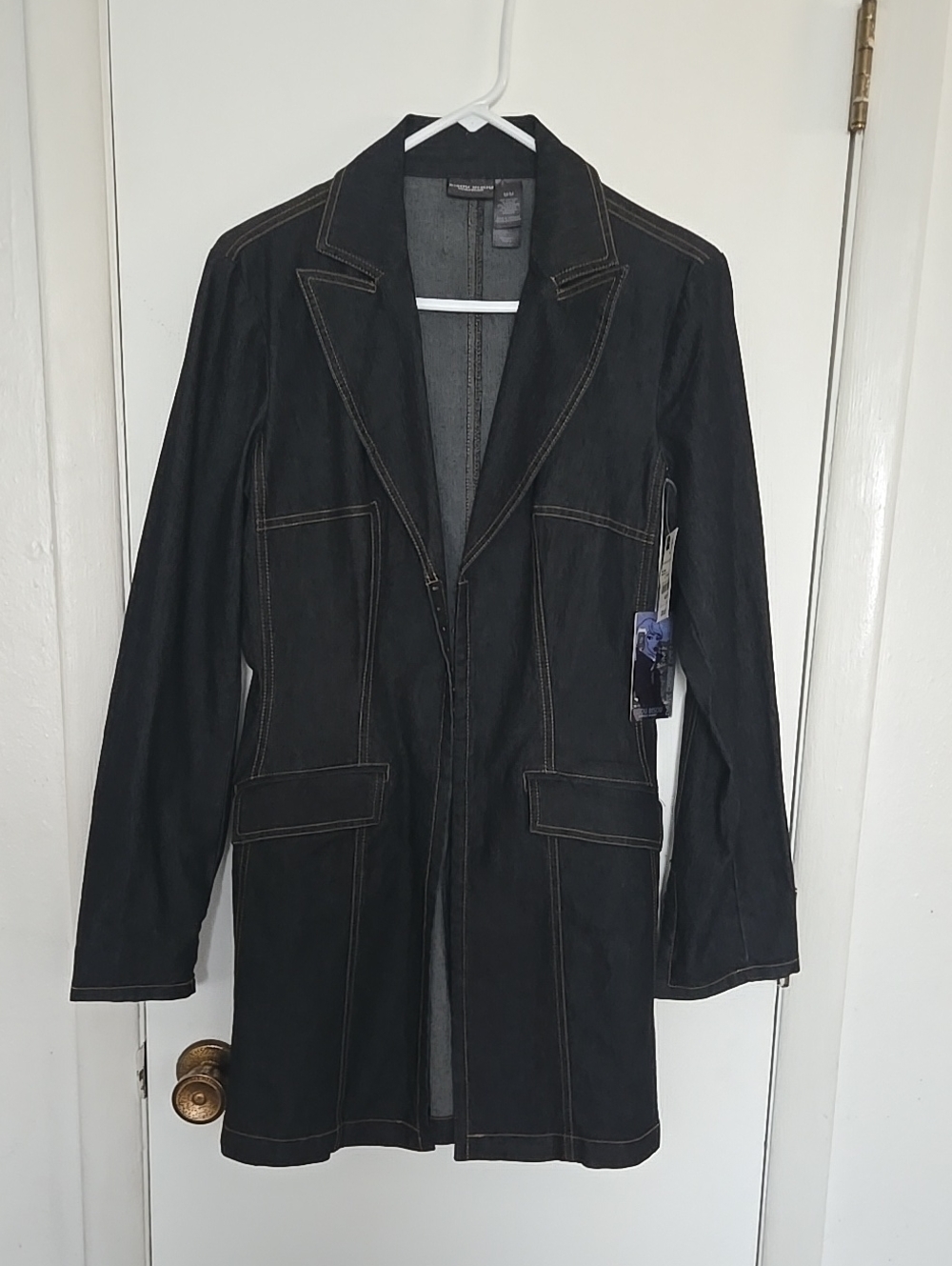 Bisou Bisou dark wash denim blazer, size M.